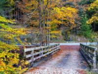 Herbststimmung an Brücke über die Prien
